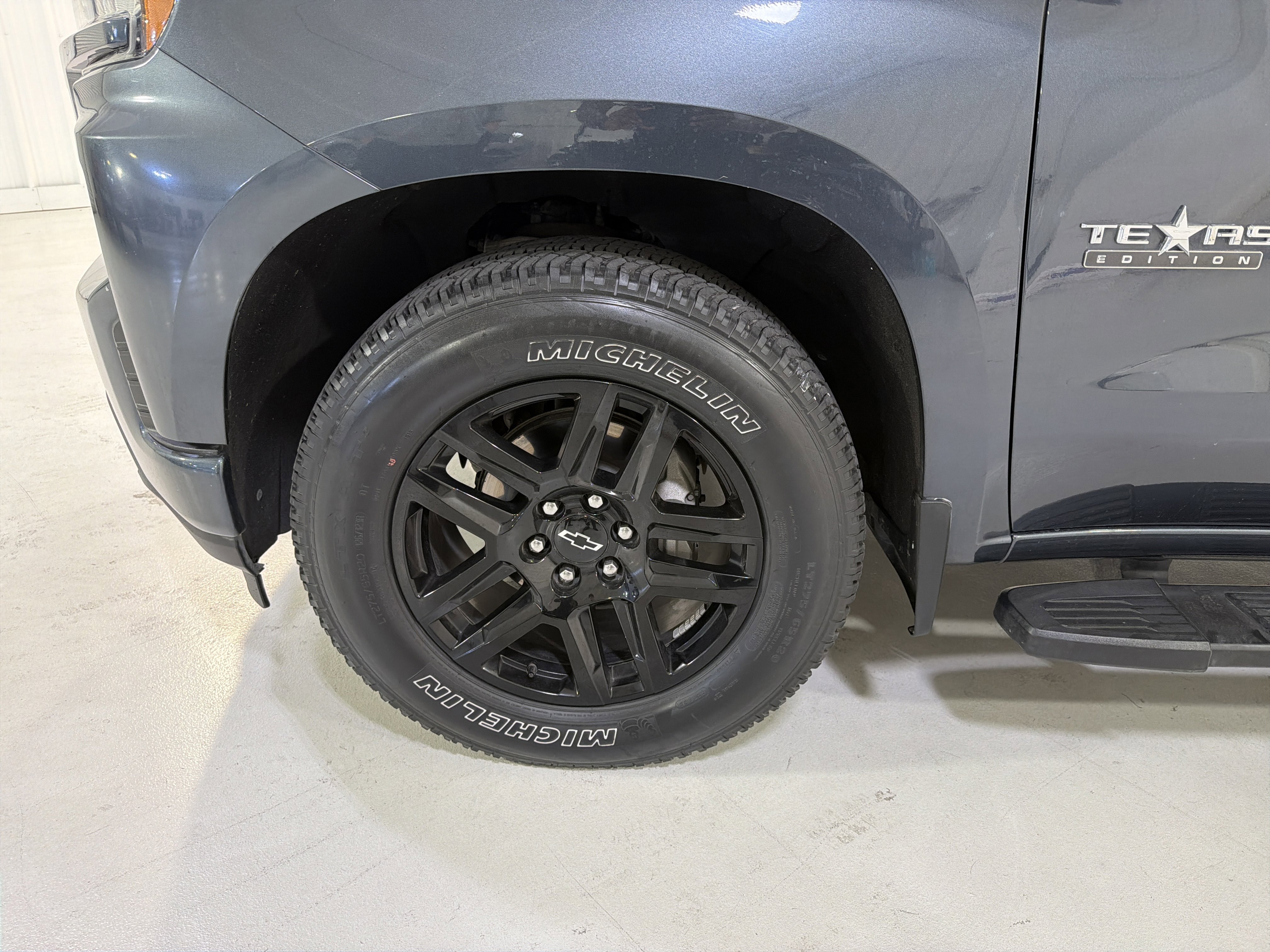 Used 2021 Chevrolet Silverado 1500 RST w/ LPO, Blackout Package image 9