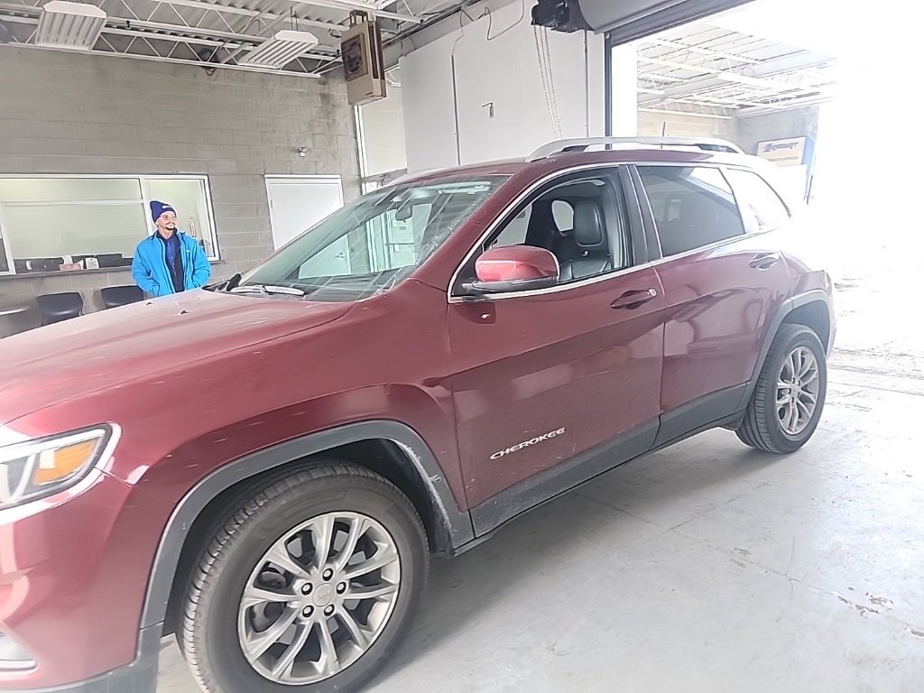 Used 2019 Jeep Cherokee Latitude Plus w/ Cold Weather Group image 1
