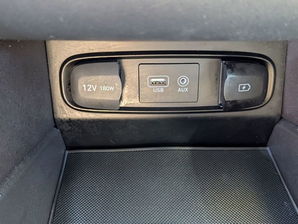 Used 2020 Hyundai Santa Fe SE image 31