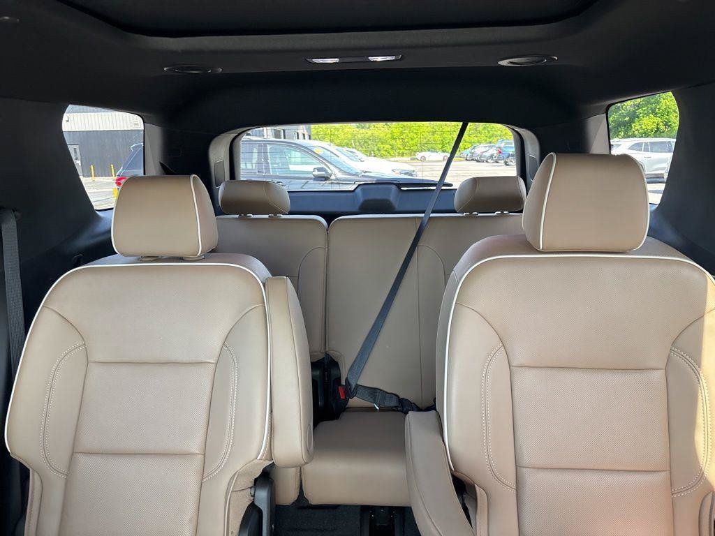 Used 2023 Chevrolet Traverse Premier AWD/4WD image 38