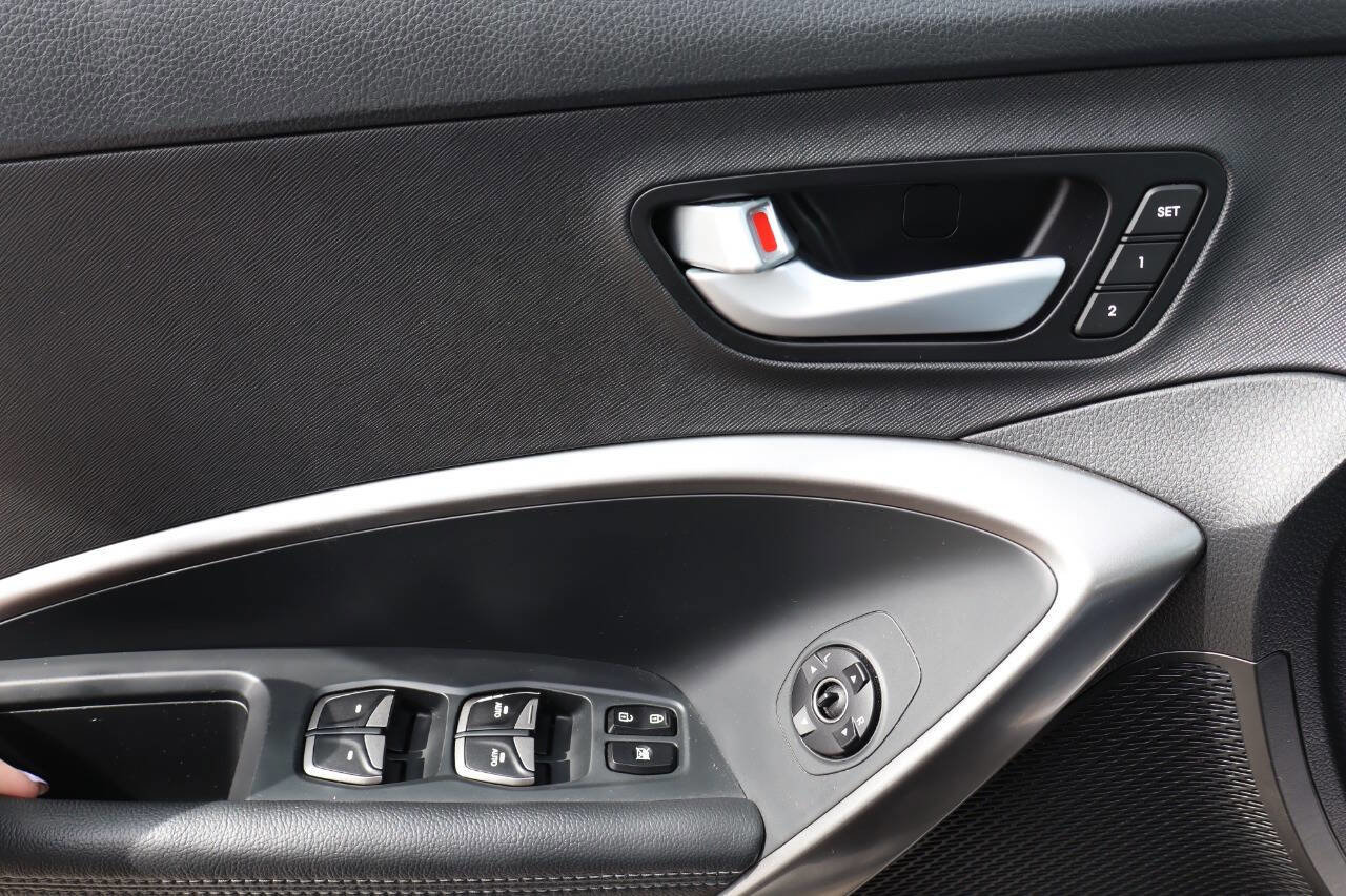 Used 2017 Hyundai Santa Fe Limited image 17