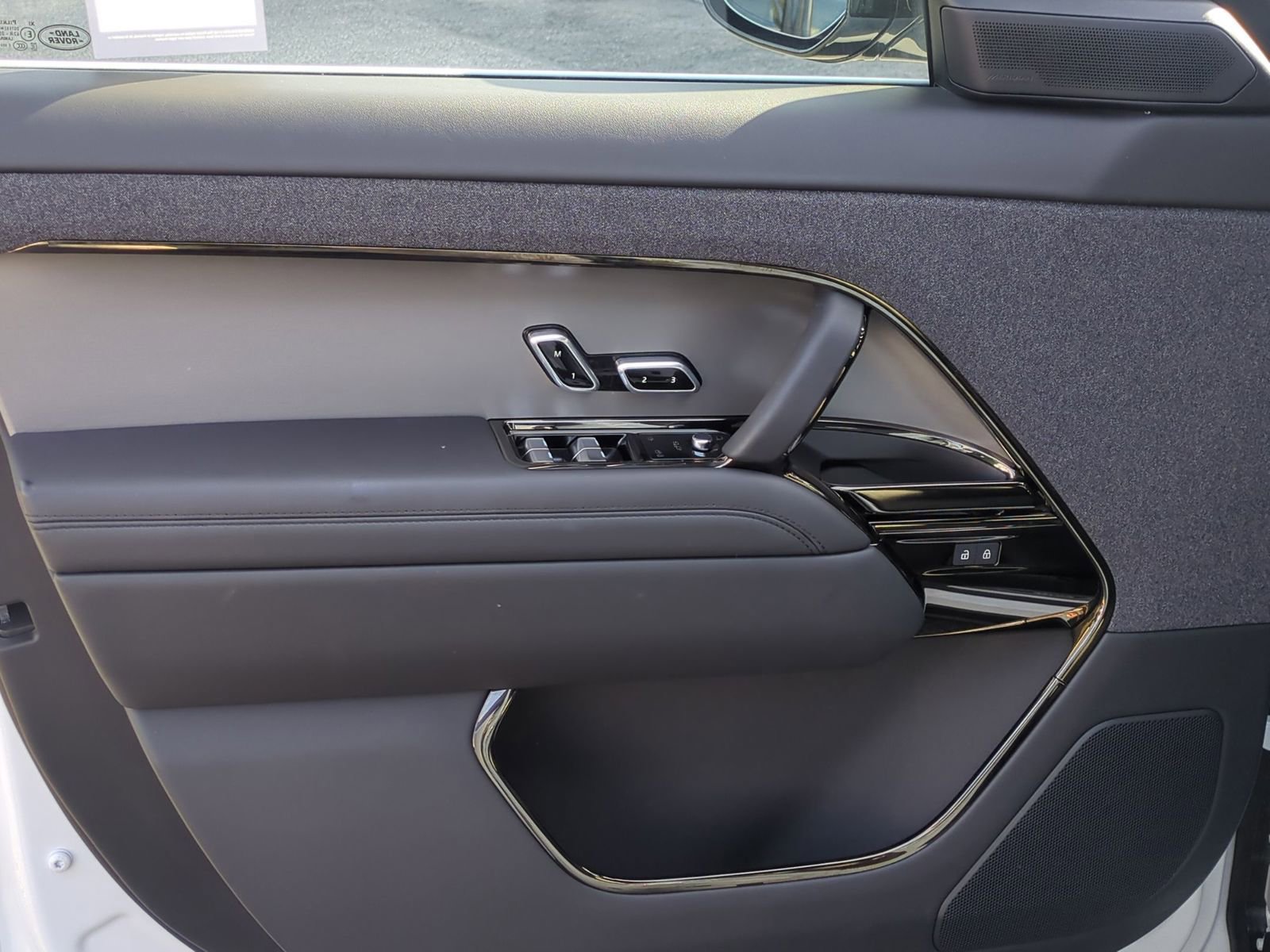 Used 2025 Land Rover Range Rover Sport Dynamic SE image 11