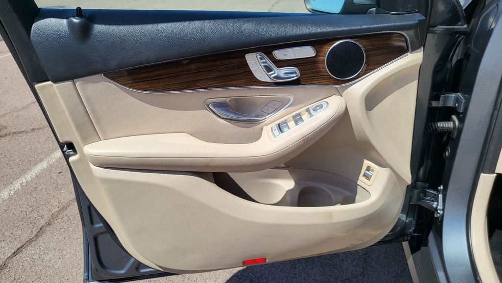 Used 2018 Mercedes-Benz GLC 300 image 24