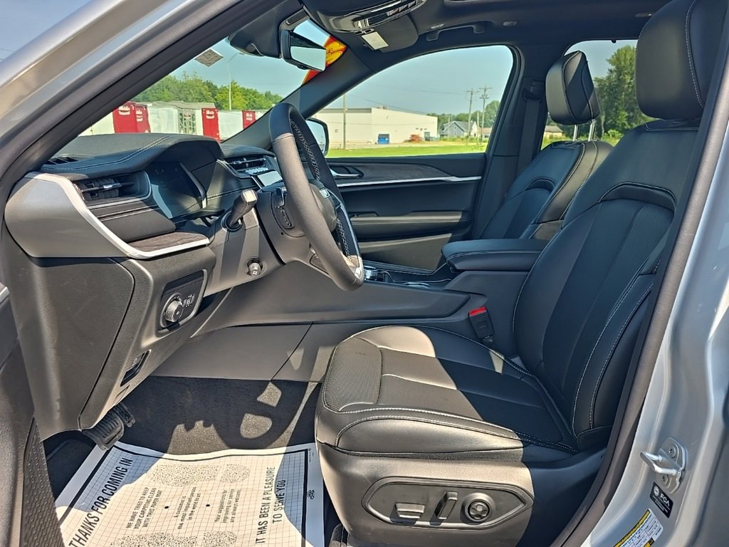 New 2025 Jeep Grand Cherokee L Limited w/ Luxury Tech Group II image 14