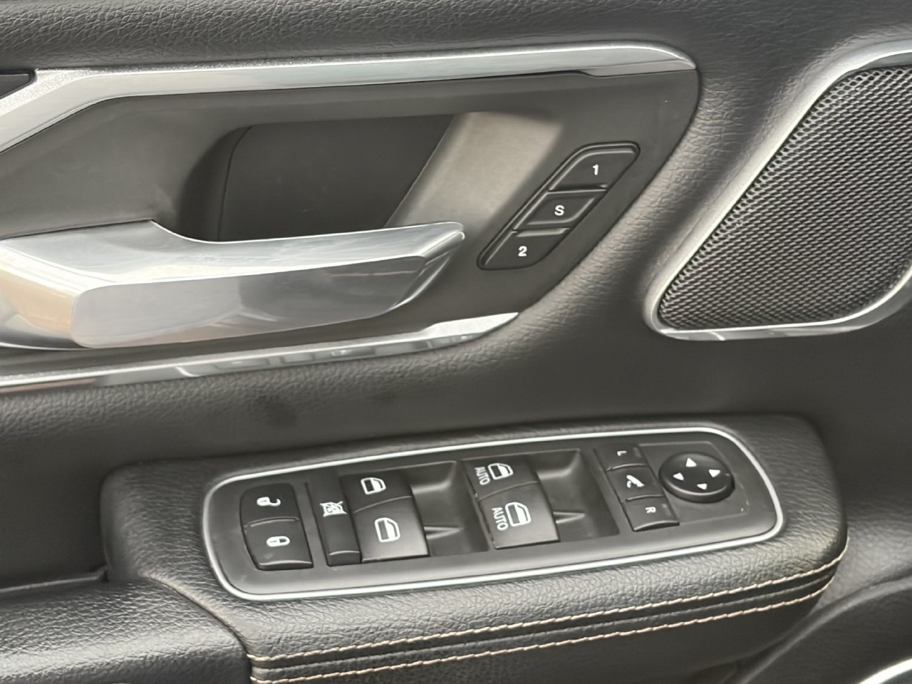Used 2020 RAM 1500 Laramie RWD image 33