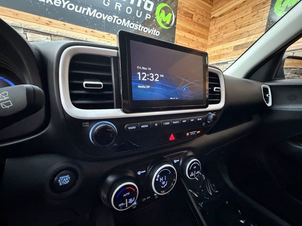 Certified 2024 Hyundai Venue Limited image 18