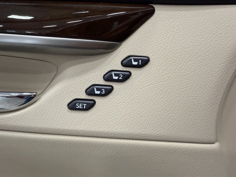 Used 2015 Lexus ES 350 w/ Luxury Package FWD image 11