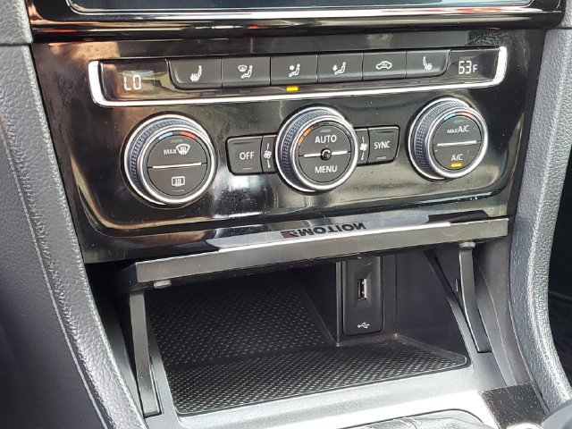 Used 2019 Volkswagen Golf R 4-Door AWD/4WD image 17