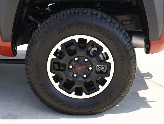 Used 2025 Toyota Tacoma TRD Off-Road AWD/4WD image 9