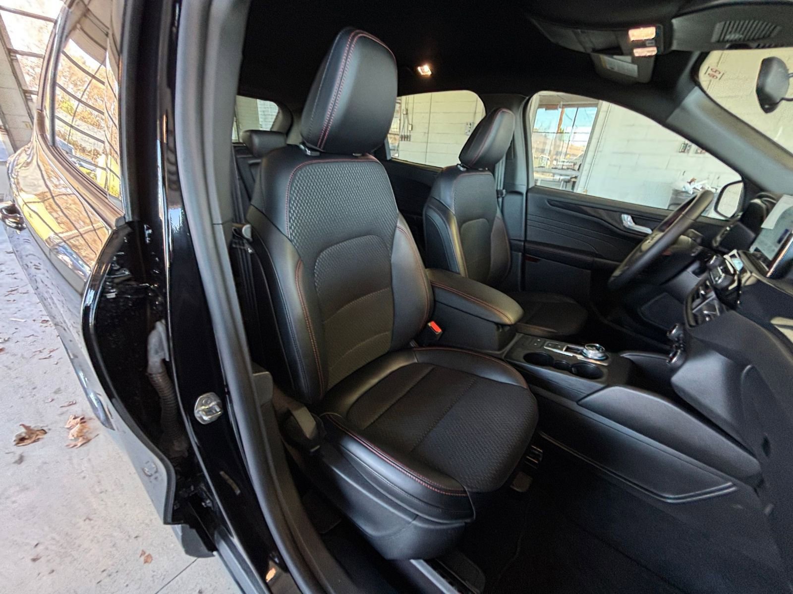 Used 2025 Ford Escape ST-Line image 41