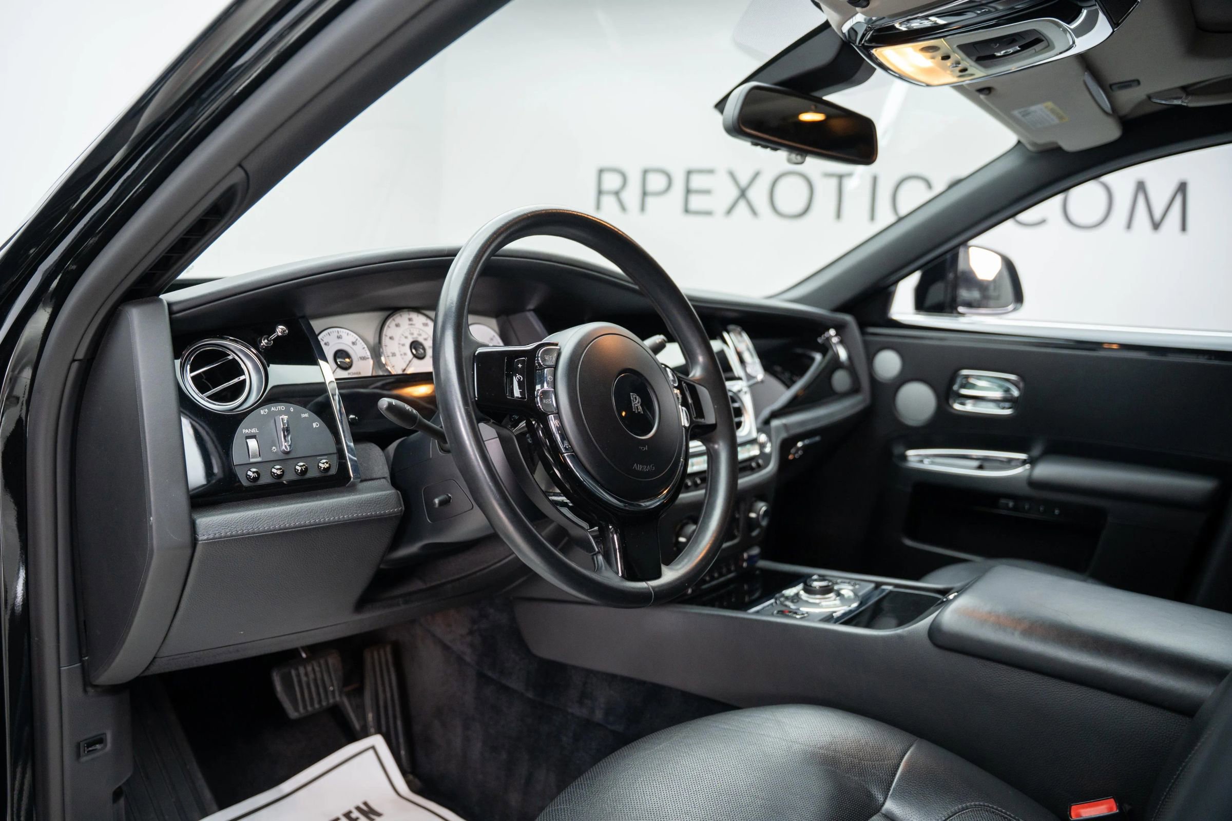 Used 2013 Rolls-Royce Ghost image 2