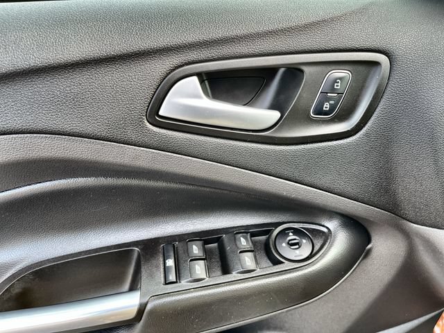 Used 2017 Ford Escape SE AWD/4WD image 16