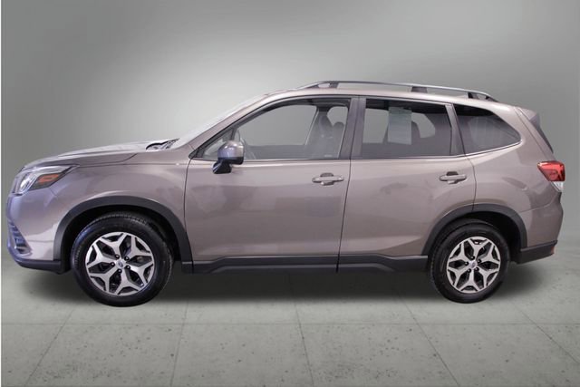 Used 2023 Subaru Forester Premium image 2