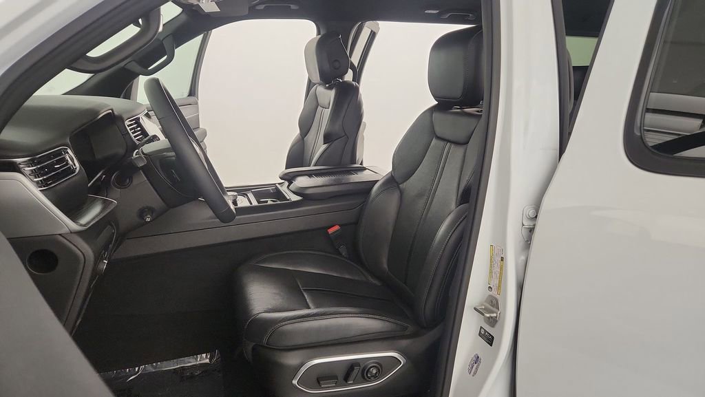 Used 2024 Jeep Wagoneer L Series II w/ Flexible Seating Group image 14