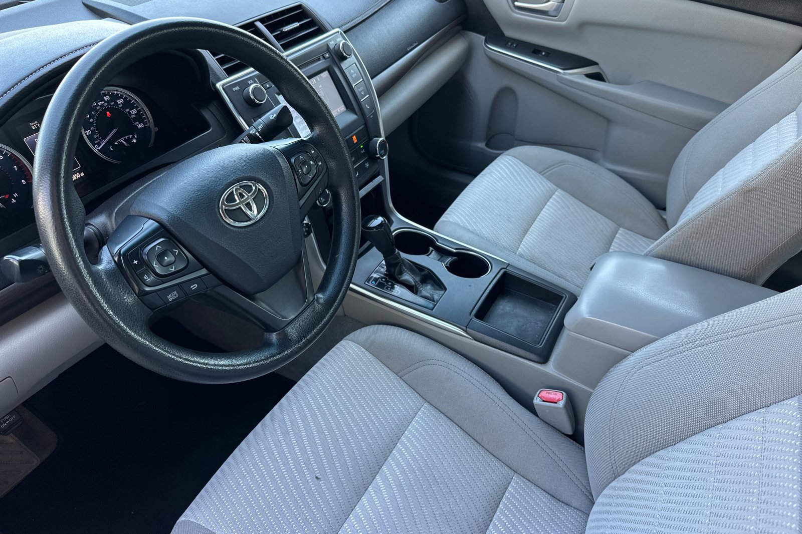 Used 2017 Toyota Camry LE FWD image 9