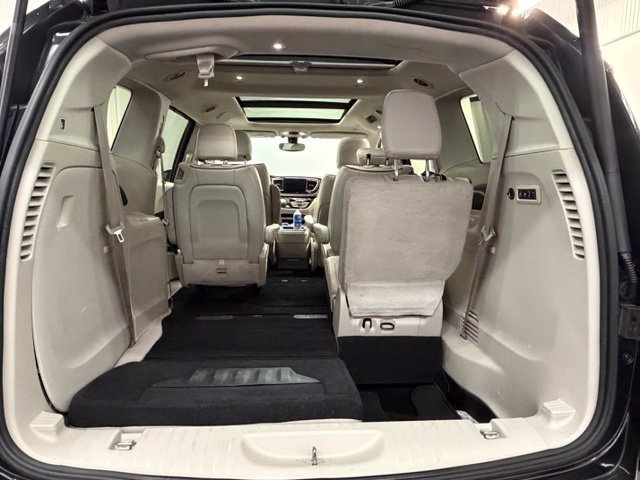 Used 2019 Chrysler Pacifica Limited FWD image 39