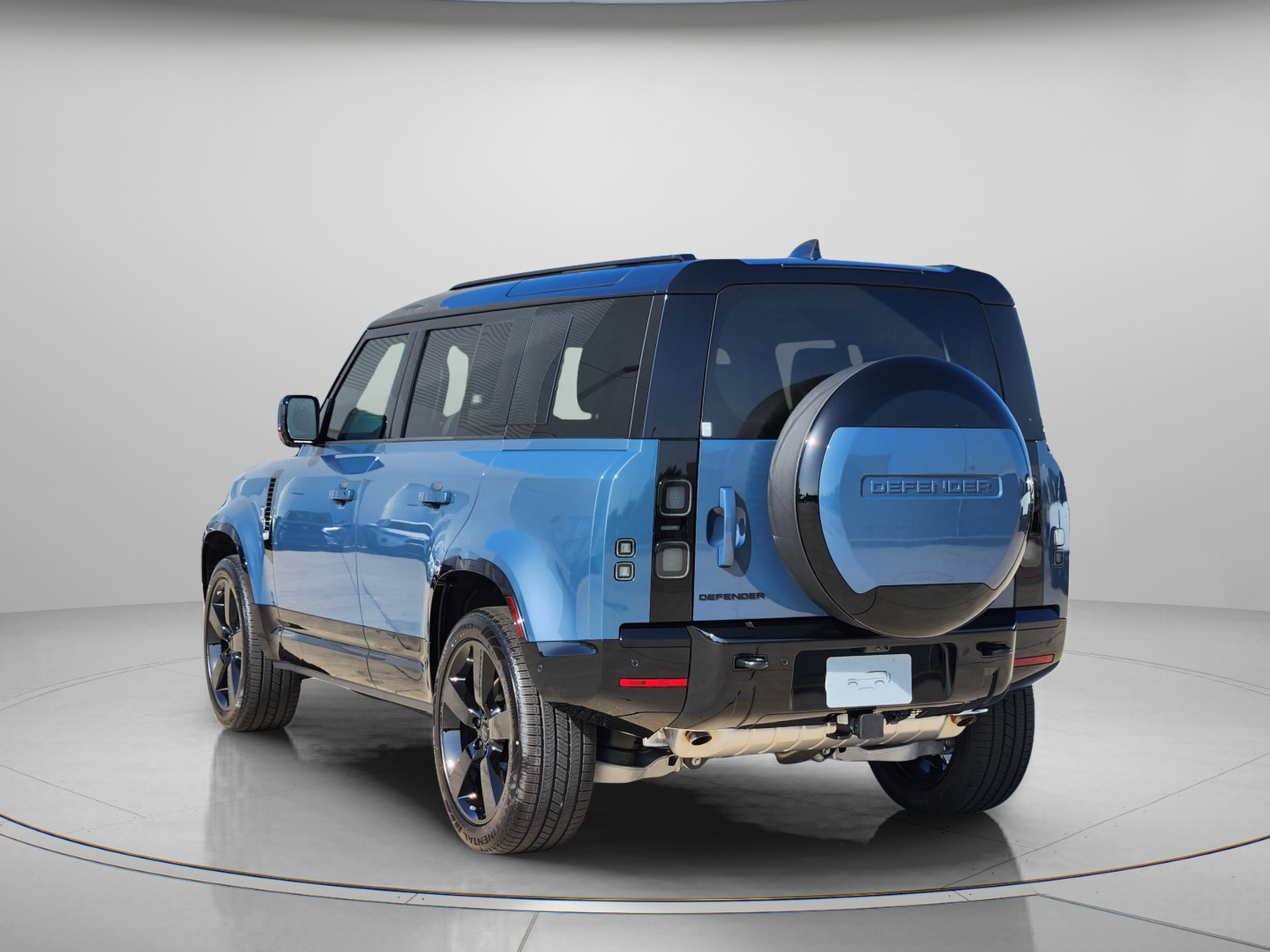 New 2026 Land Rover Defender 110 X-Dynamic SE AWD/4WD image 3