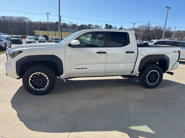 Used 2024 Toyota Tacoma TRD Off-Road AWD/4WD image 4
