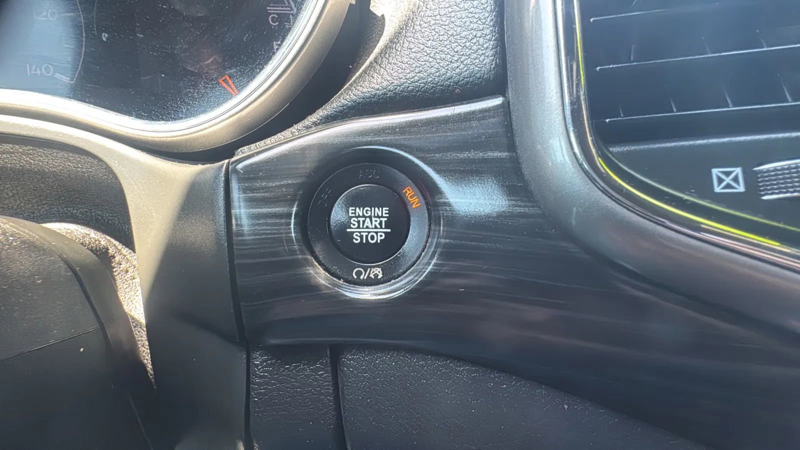 Used 2020 Jeep Grand Cherokee Laredo RWD image 14