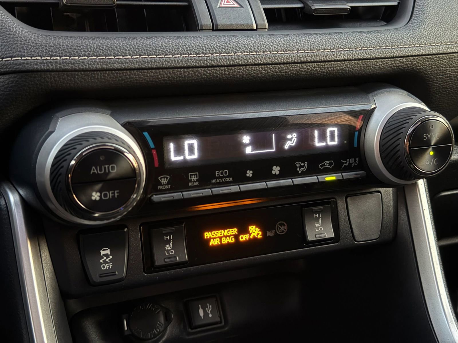 Used 2019 Toyota RAV4 XLE w/ Convenience Package FWD image 35