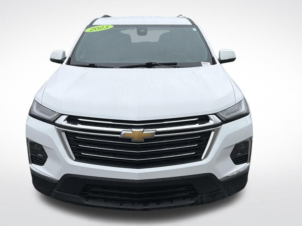Used 2023 Chevrolet Traverse LT image 2