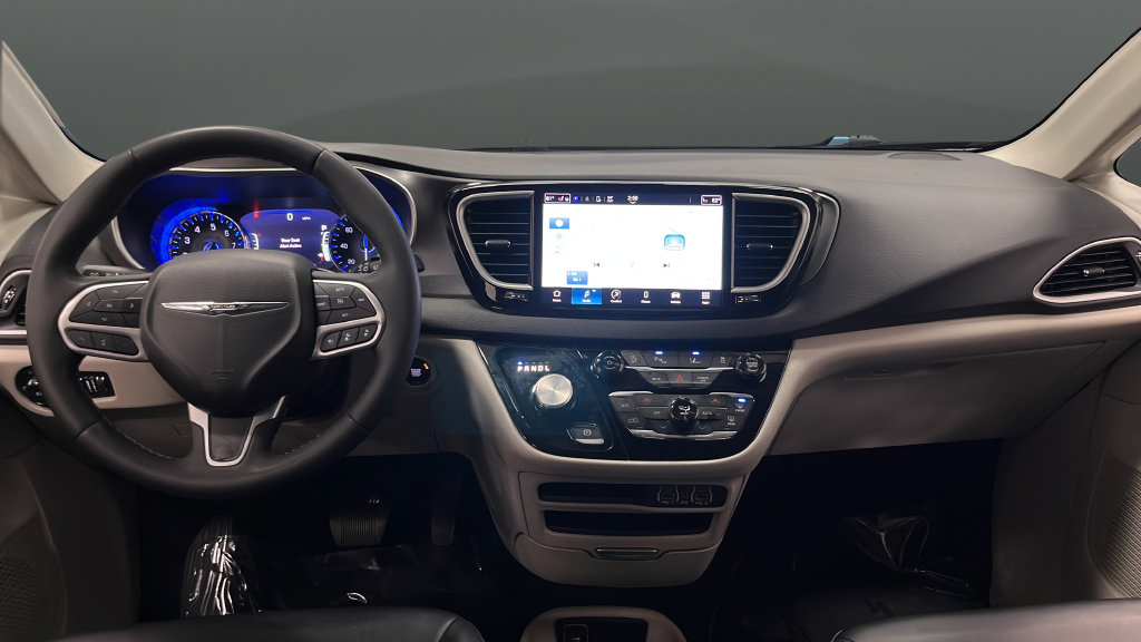 Used 2024 Chrysler Pacifica Touring-L FWD image 11