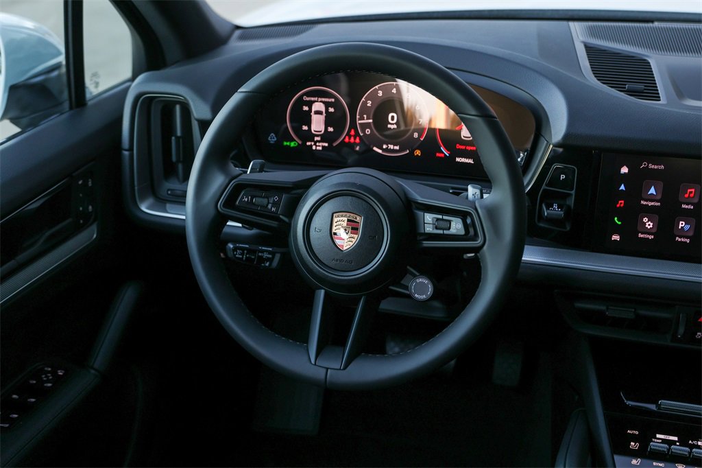Used 2025 Porsche Cayenne image 24