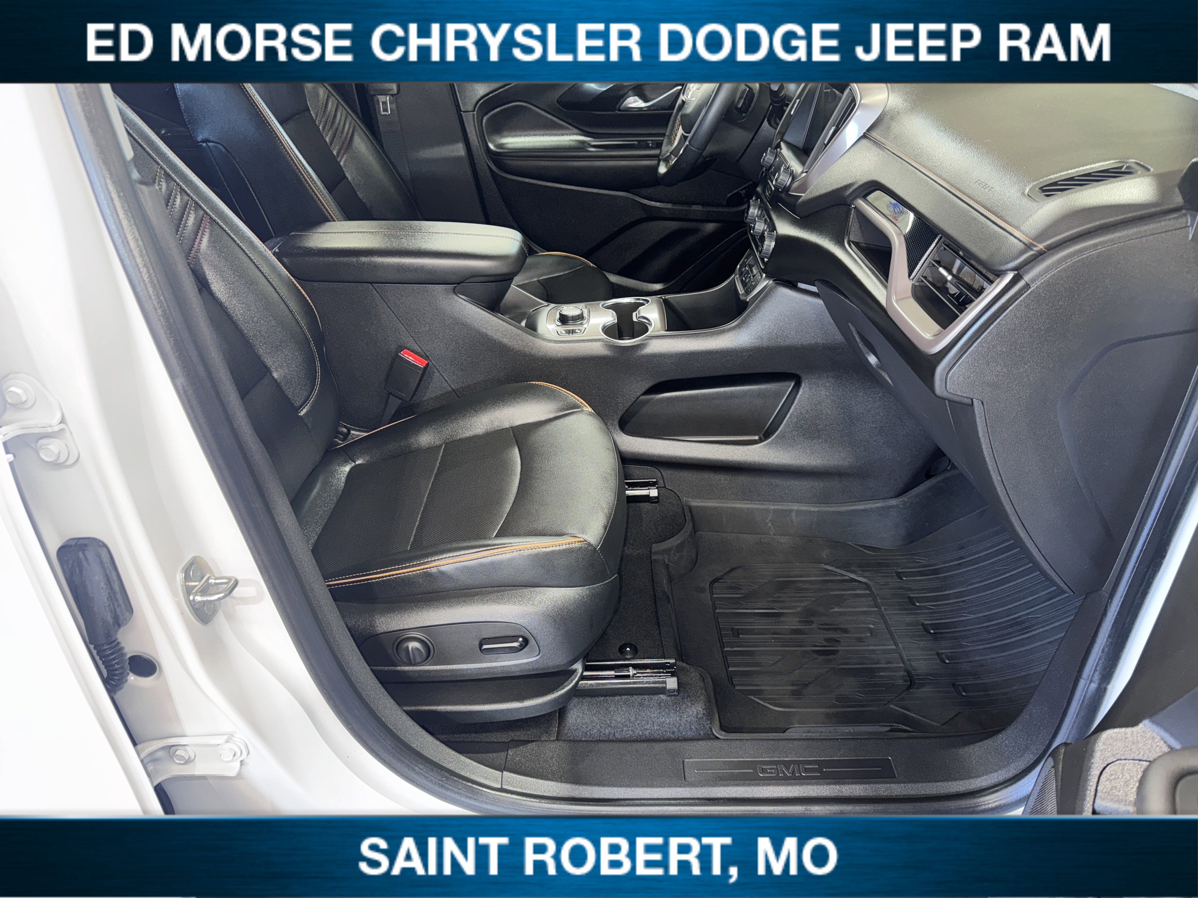 Used 2024 GMC Terrain AT4 image 32