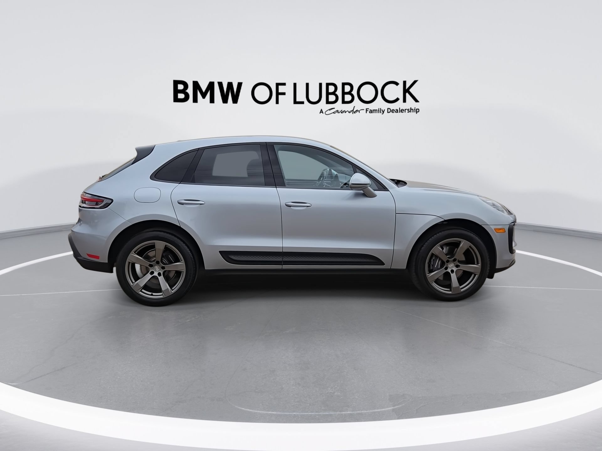 Used 2025 Porsche Macan AWD/4WD image 9