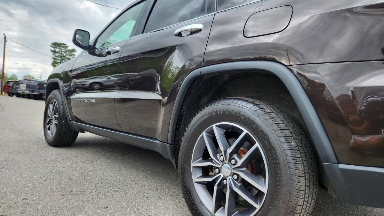 Used 2017 Jeep Grand Cherokee Limited w/ Luxury Group II AWD/4WD image 10
