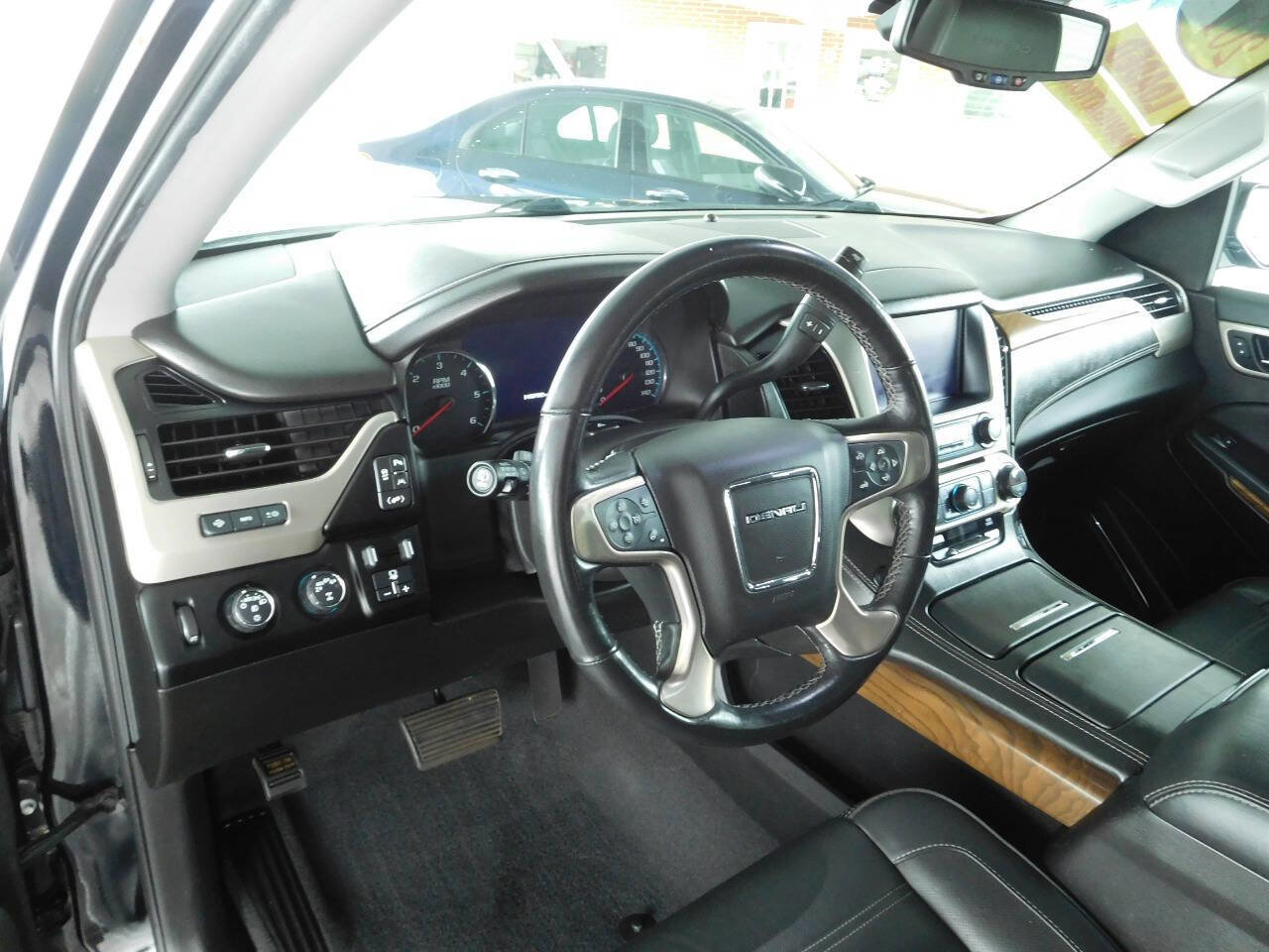 Used 2019 GMC Yukon XL Denali AWD/4WD image 13