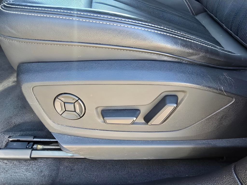 Used 2020 Audi e-tron Premium Plus image 16