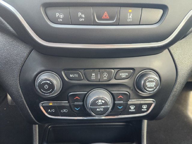 Used 2023 Jeep Cherokee Altitude Lux AWD/4WD image 18