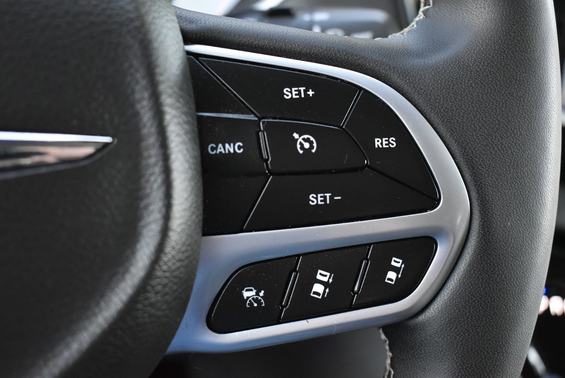 Used 2024 Chrysler Pacifica Touring-L image 23