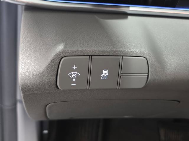 Certified 2025 Hyundai Elantra SEL image 24