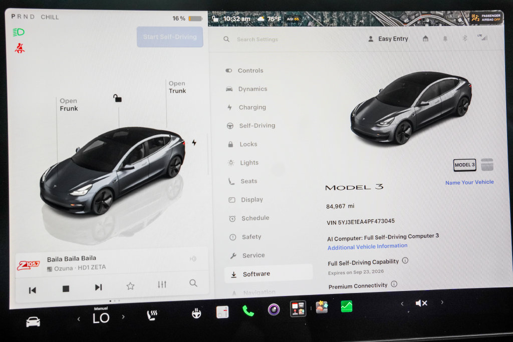 Used 2023 Tesla Model 3 Standard Range RWD image 31