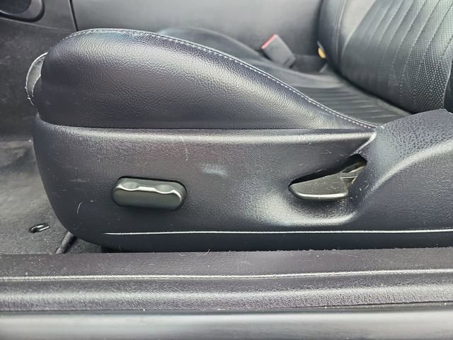 Used 2004 Ford Thunderbird Base image 19