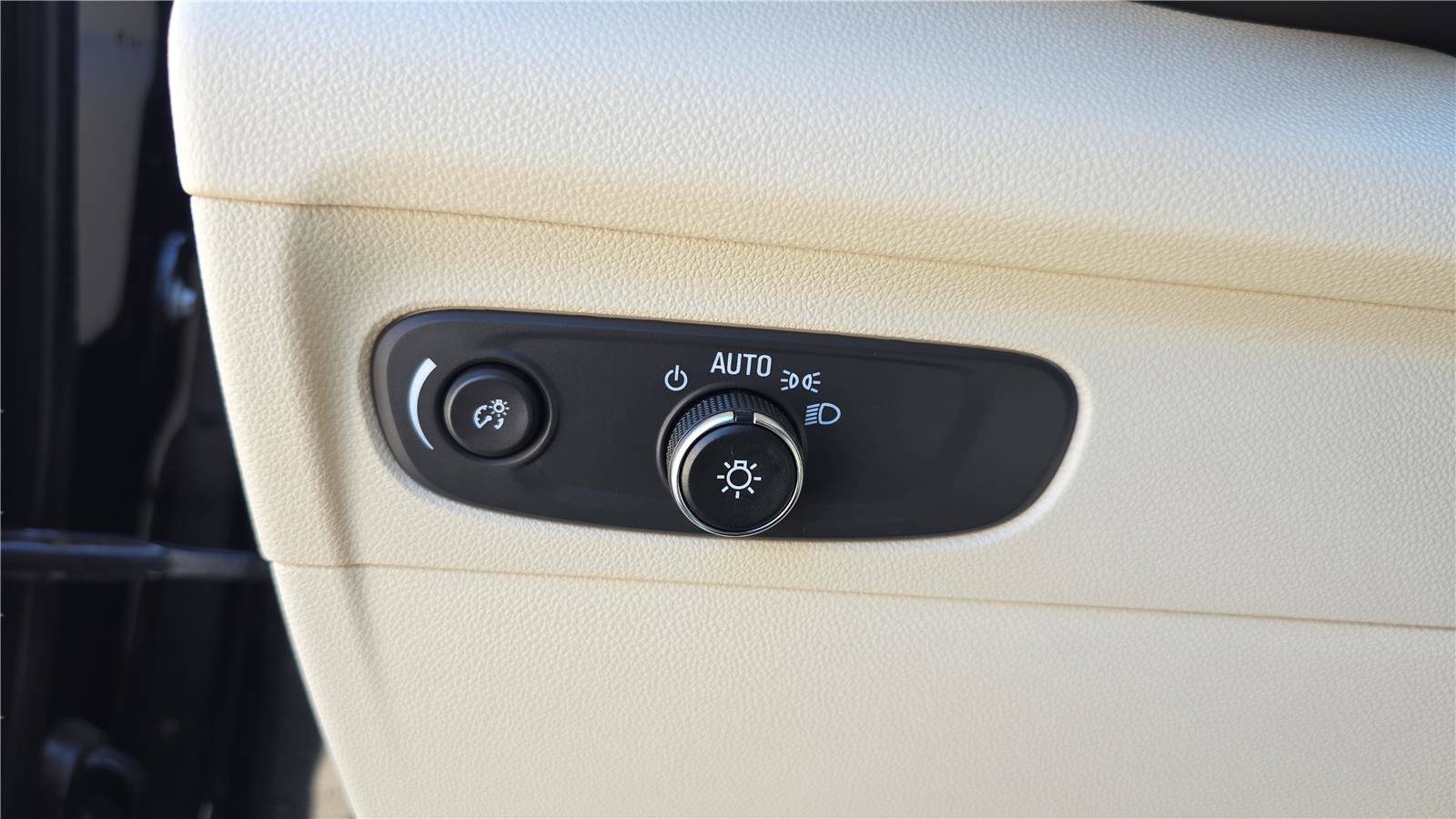 Used 2023 Buick Envision Preferred AWD/4WD image 26