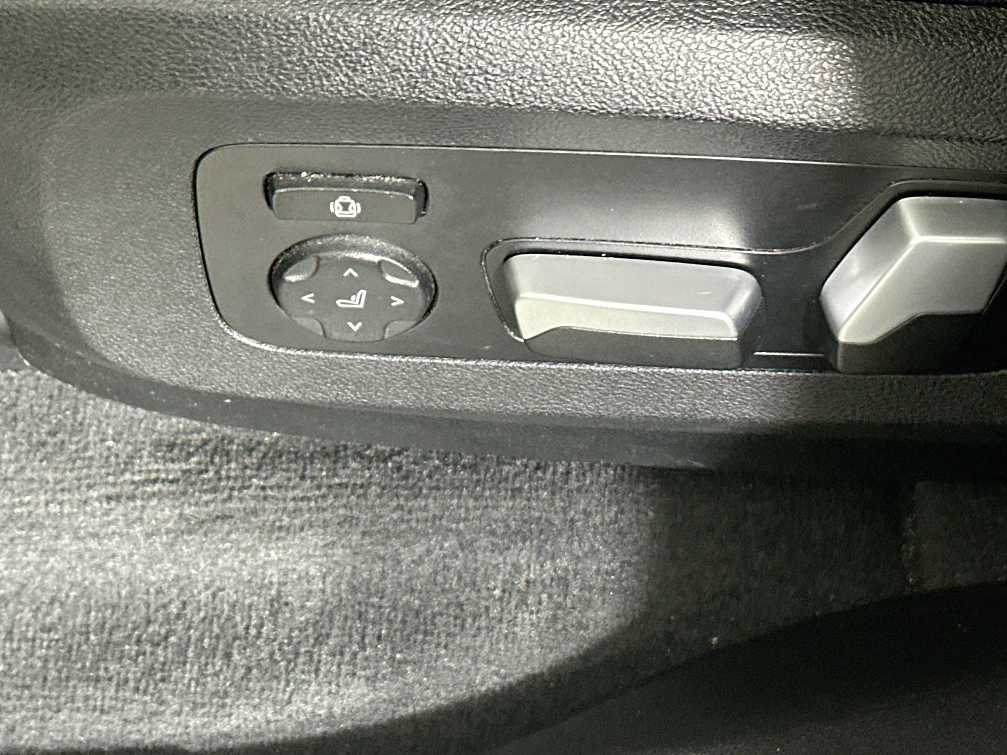 Used 2023 BMW X5 xDrive45e image 13