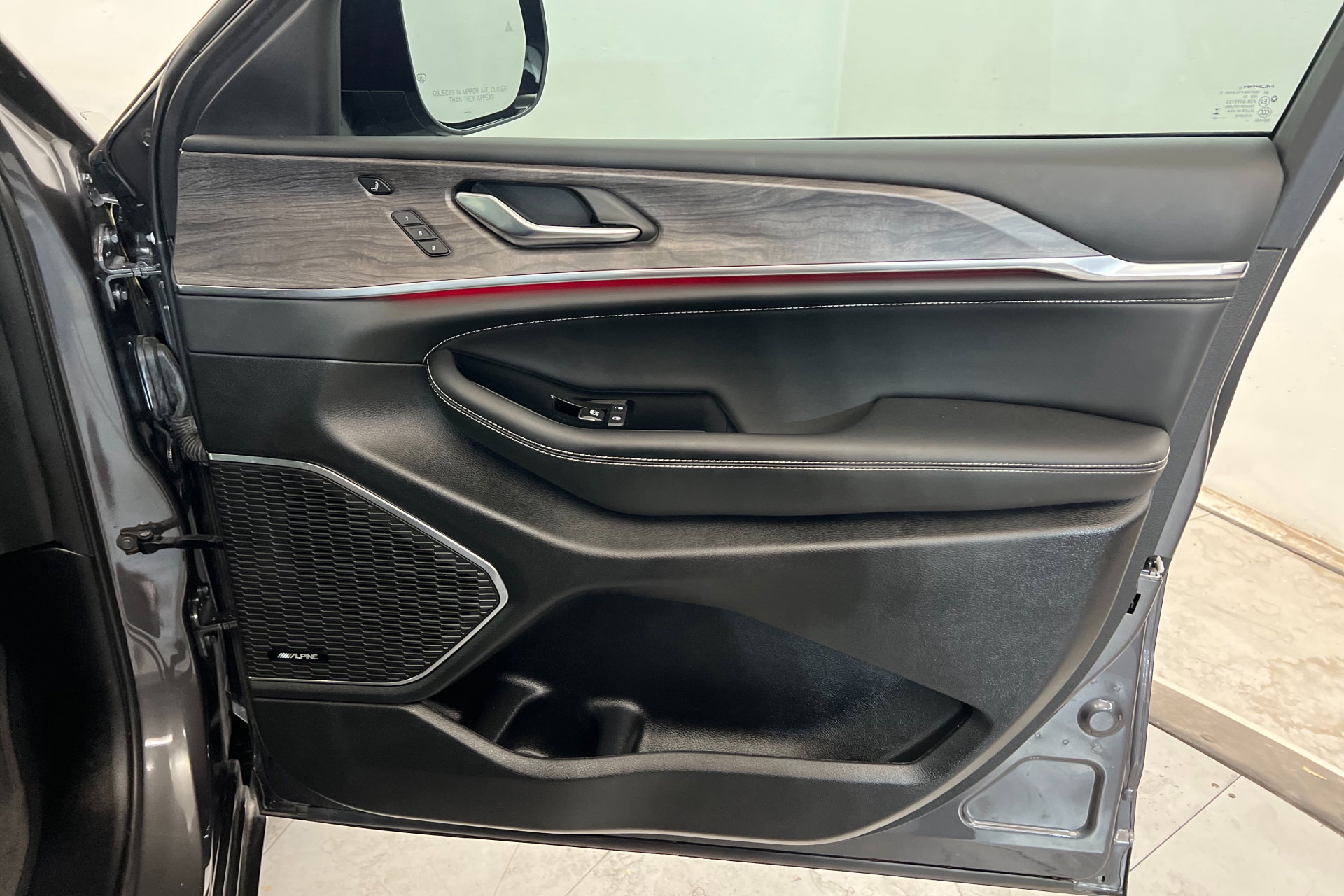 New 2024 Jeep Grand Cherokee L Overland w/ Advanced Protech Group III image 24