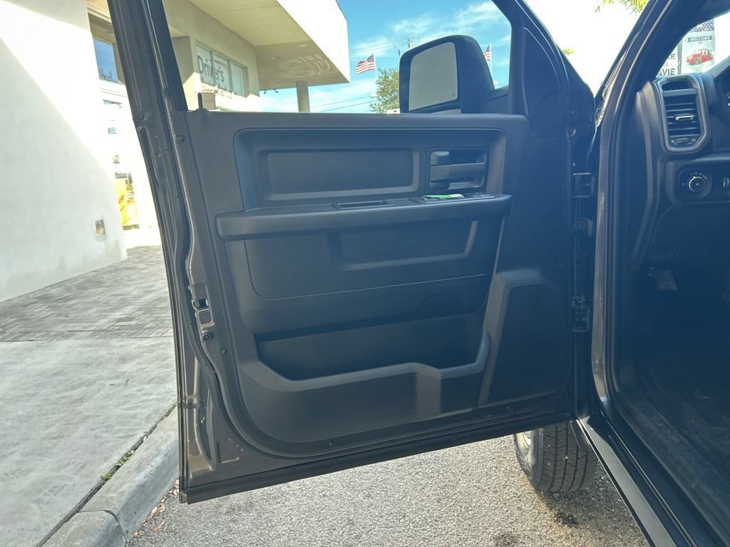 Used 2025 RAM 3500 Tradesman w/ Chrome Appearance Group AWD/4WD image 32
