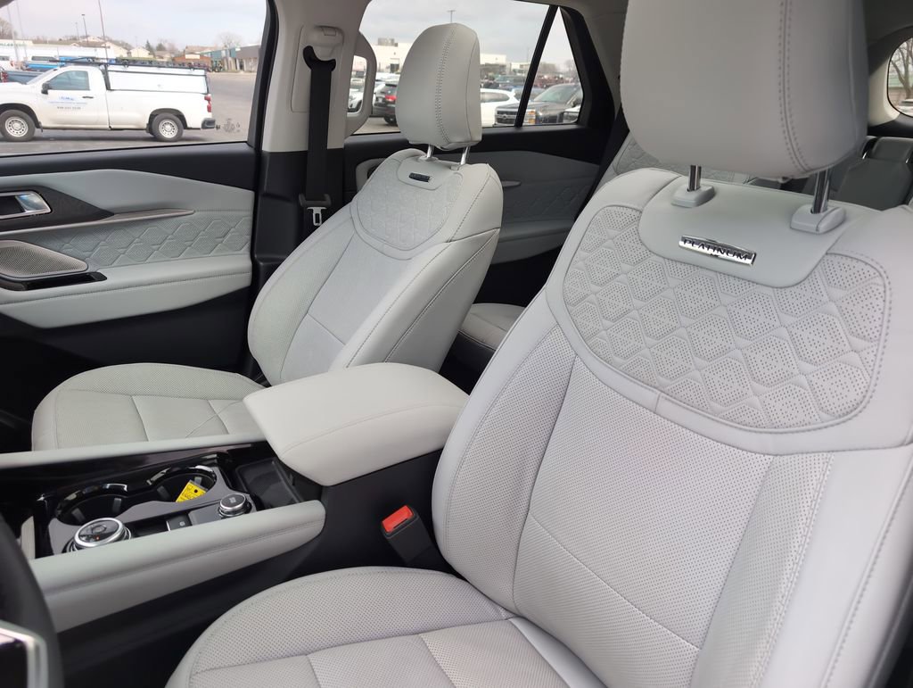 Used 2025 Ford Explorer Platinum w/ Ultimate Package image 16