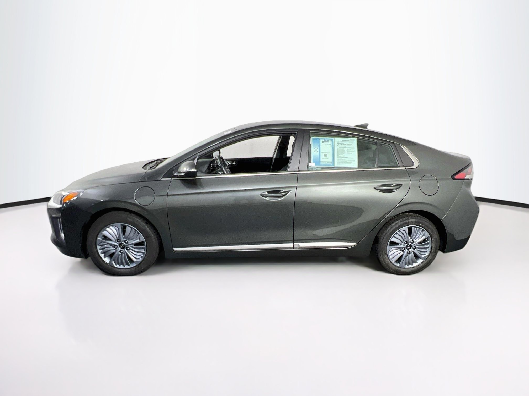 Used 2021 Hyundai Ioniq SEL FWD image 8