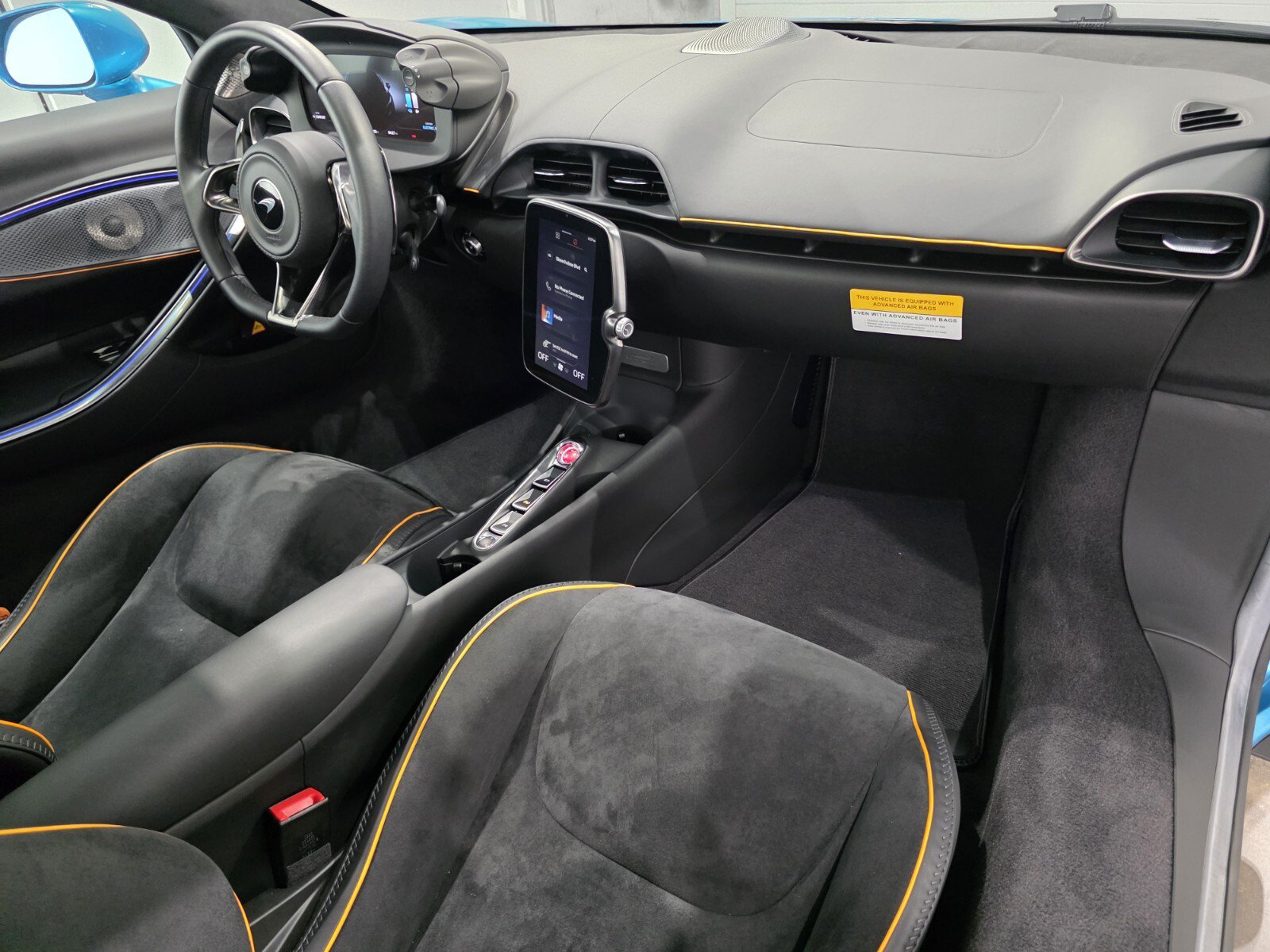 Used 2023 McLaren Artura RWD image 18