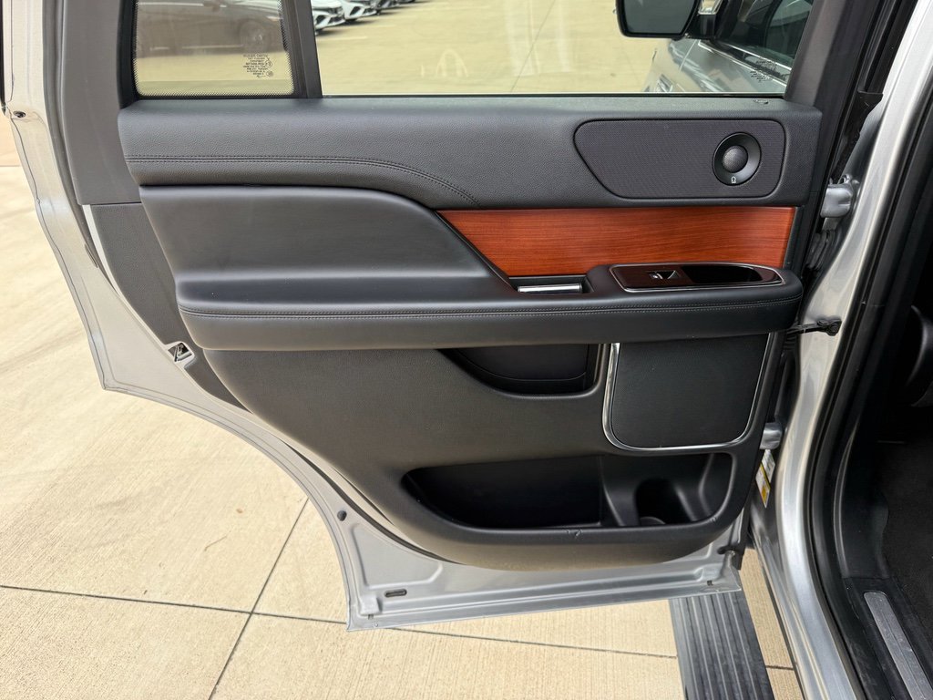 Used 2020 Lincoln Navigator Reserve image 26