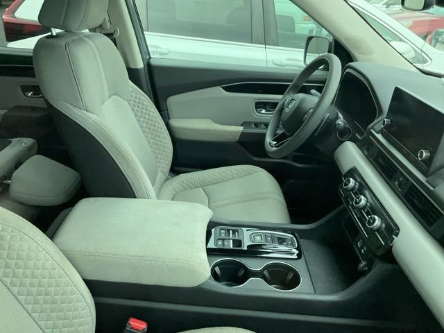 Used 2023 Honda Pilot LX image 4