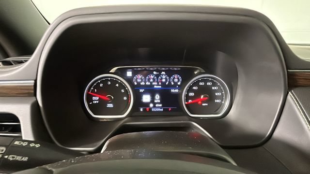 Used 2021 Chevrolet Suburban Premier w/ Premium Package RWD image 17