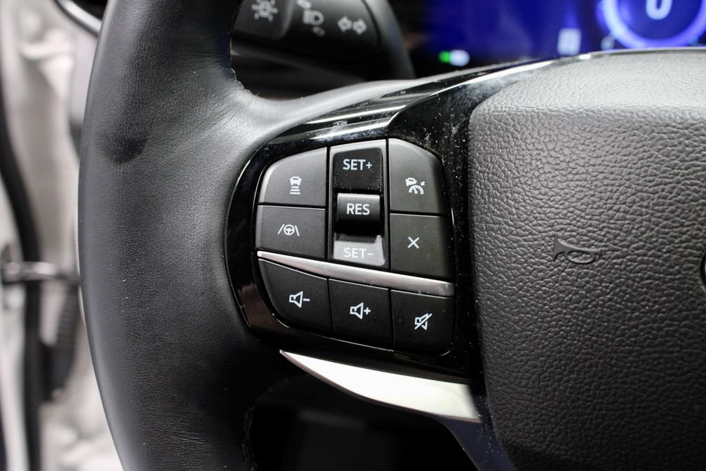 Used 2023 Ford Explorer Platinum w/ Technology Package AWD/4WD image 30