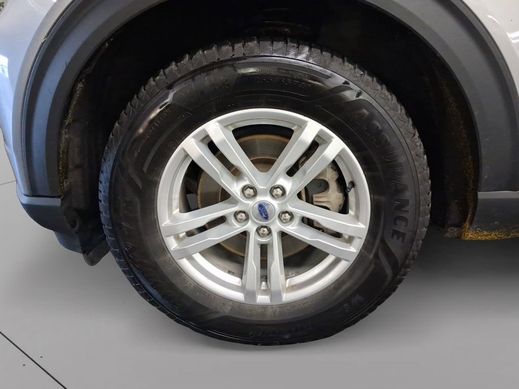 Used 2022 Ford Explorer XLT w/ Equipment Group 202A AWD/4WD image 38