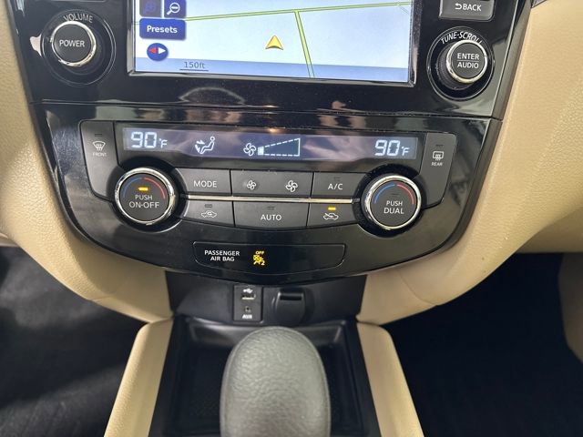 Used 2016 Nissan Rogue SV w/ SV Premium Package image 23